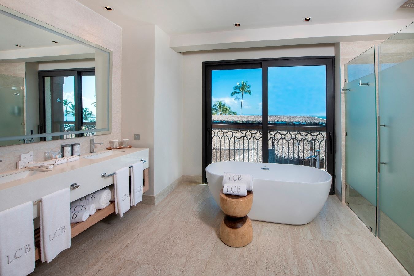 rooms-unique-corner-one-bedroom-suite-ocean-view