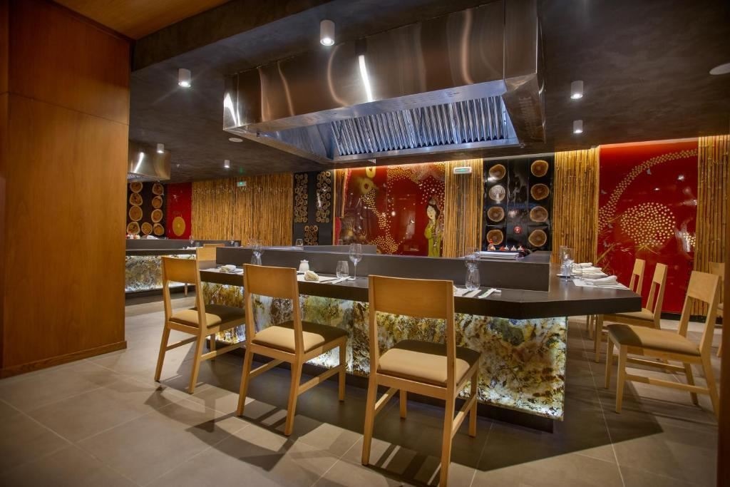 restaurants-main-building