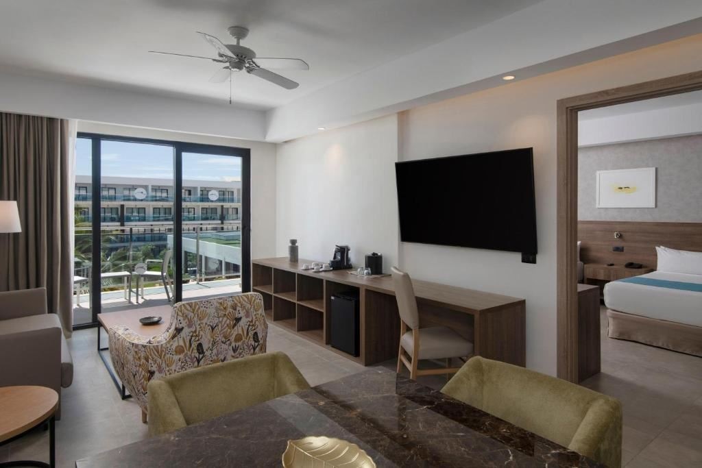 rooms-luxury-master-suite