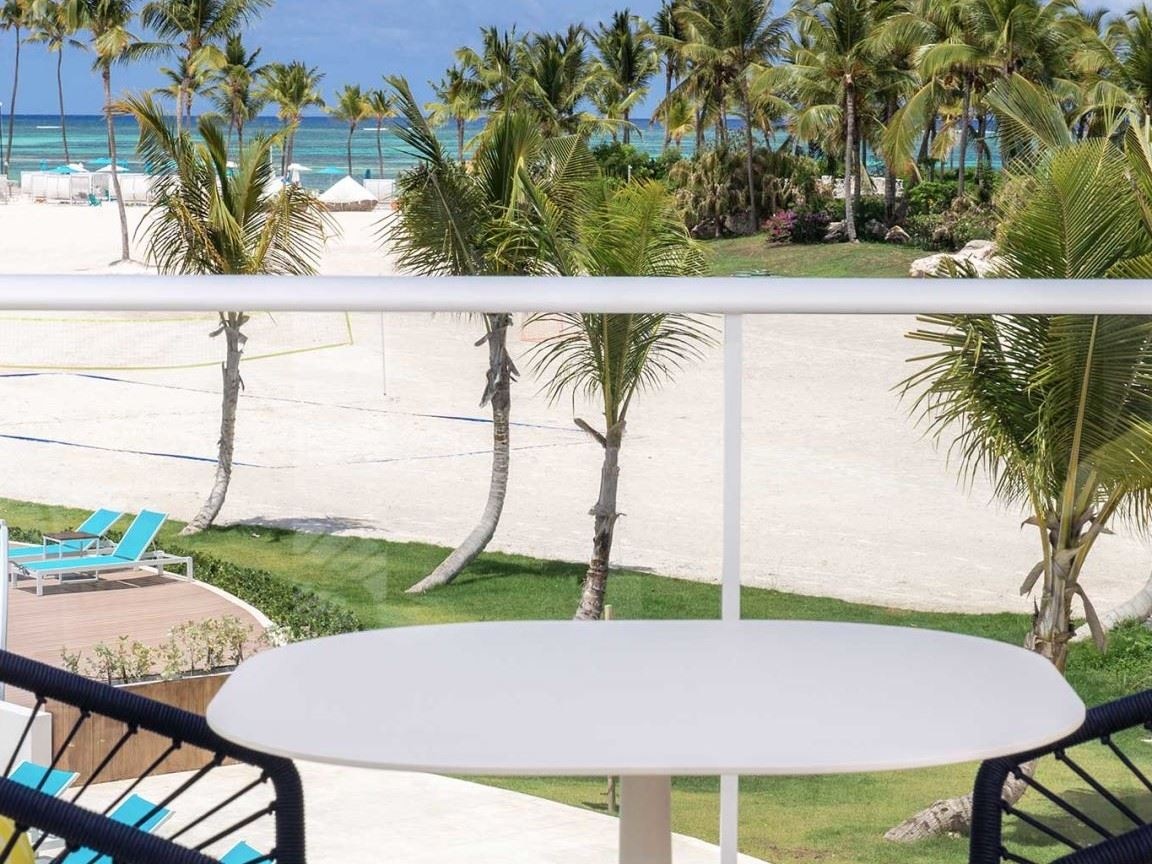 rooms-beachfront-honeymoon-suite