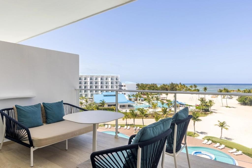 rooms-preferred-club-deluxe-ocean-view-front