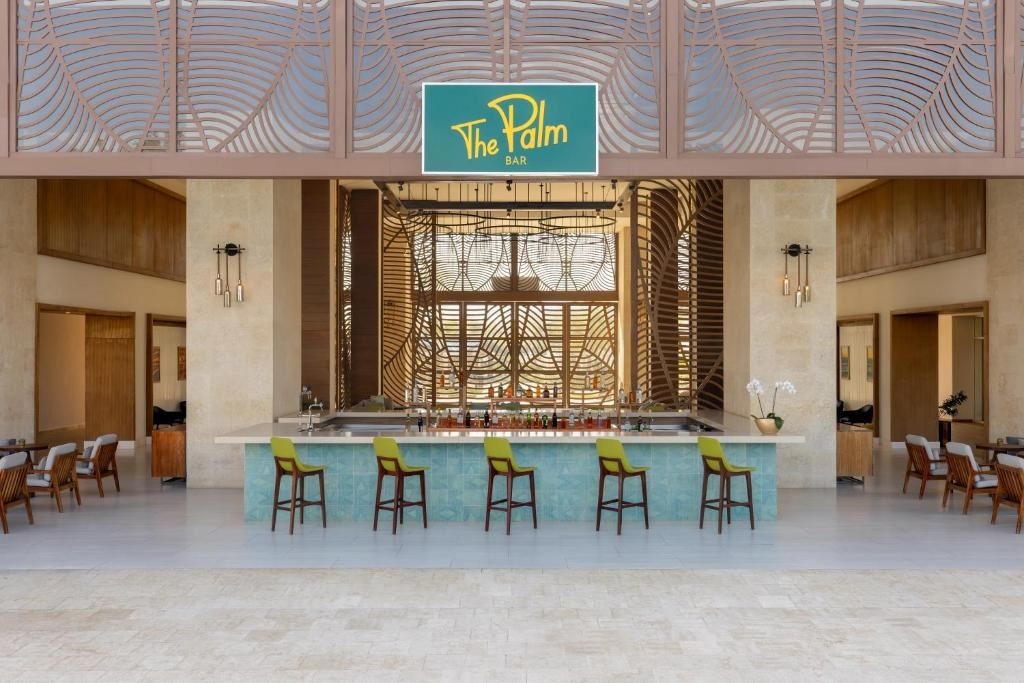 bars-the-palm-bar--bar-in-the-main-area