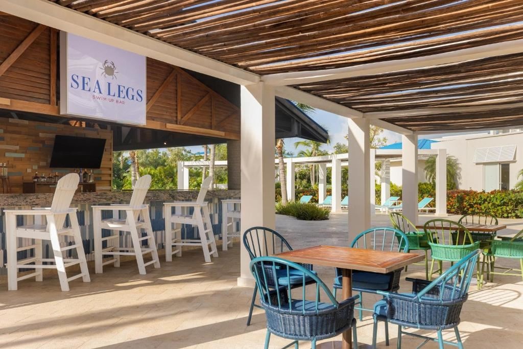 bars-sea-legs--pool-bar