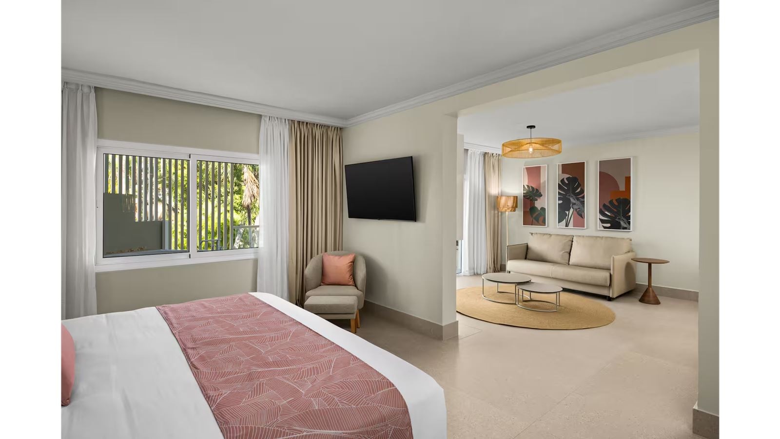 rooms-club-junior-suite-1-king-bed-tropical-view