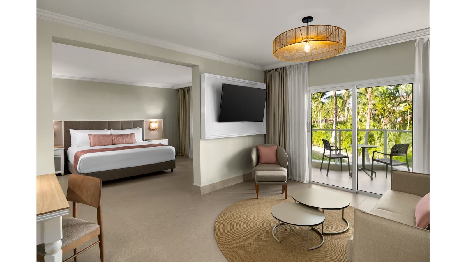 rooms-club-junior-suite-1-king-bed-tropical-view