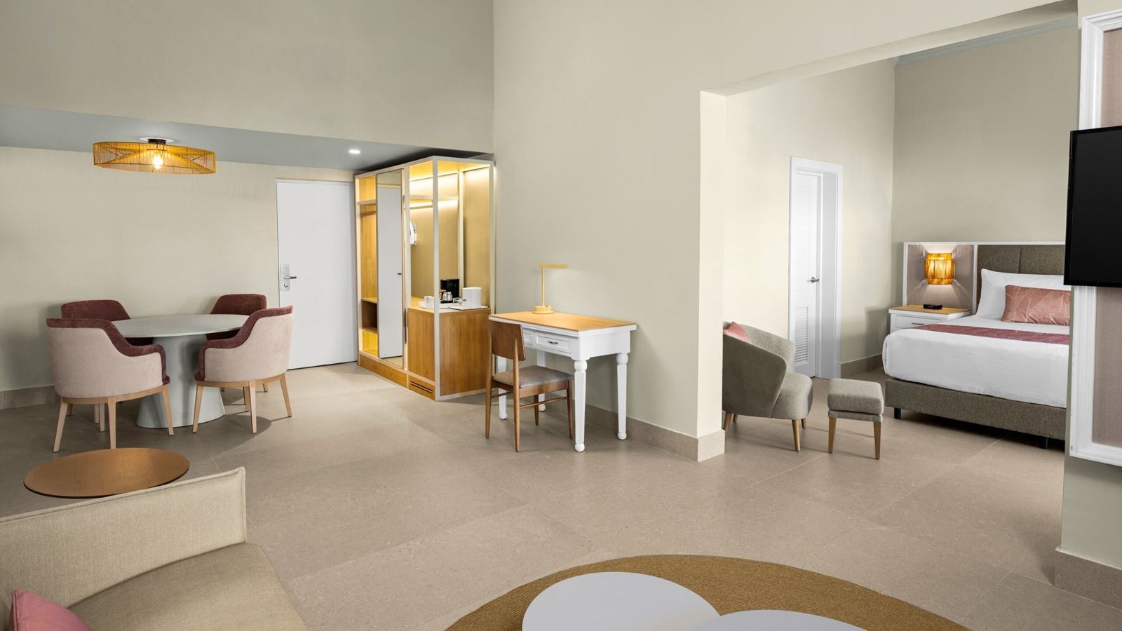 rooms-club-two-bedrooms-suite-tropical-or-partial-ocean-view