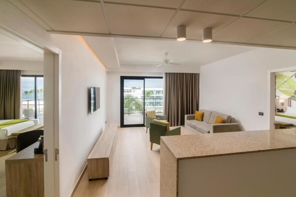 rooms-master-suite-with-elite-service