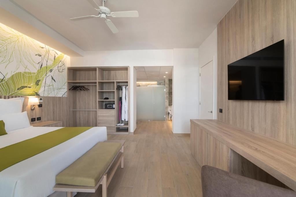 rooms-master-suite-with-elite-service