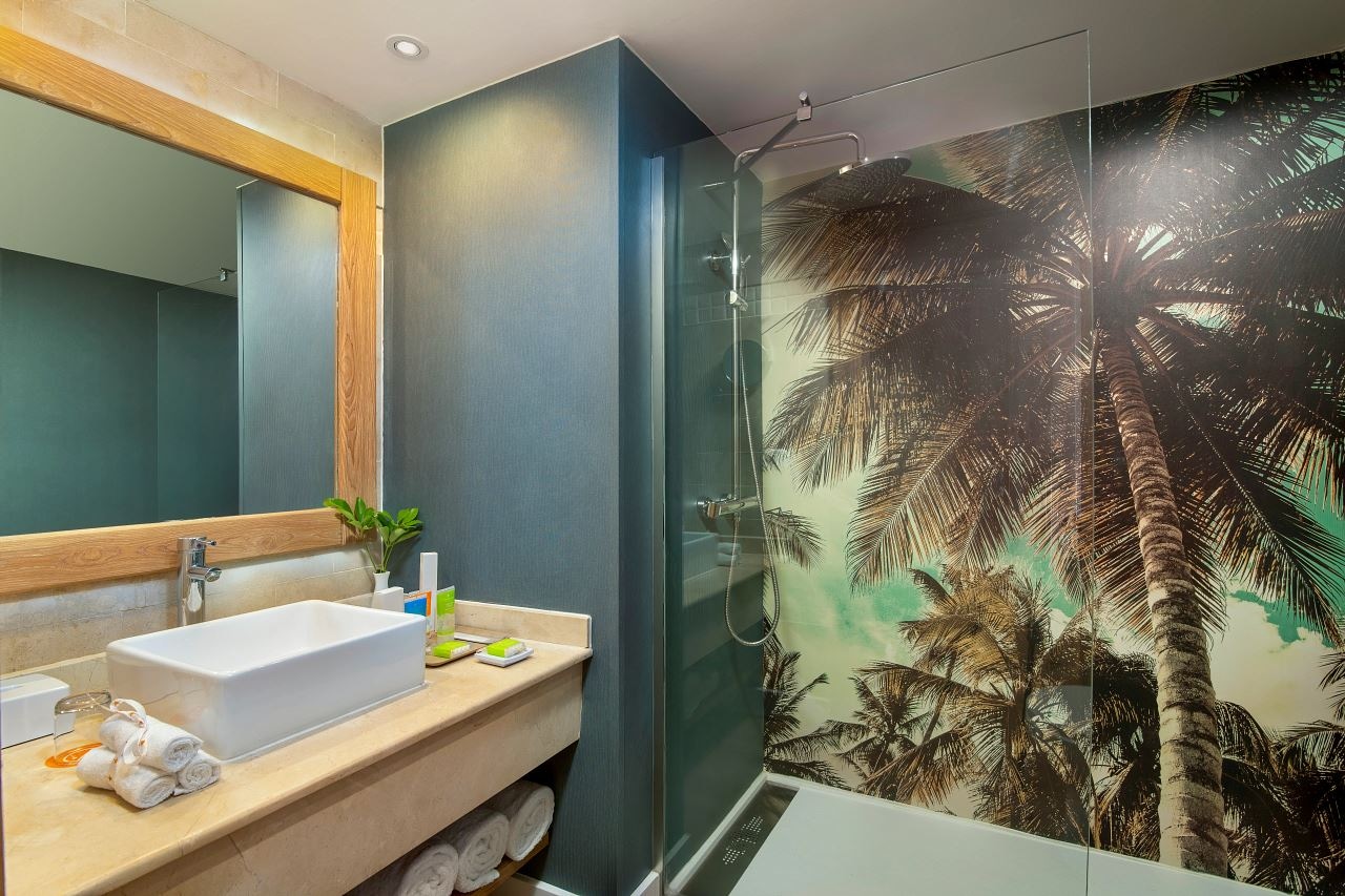 rooms-deluxe-pool-view