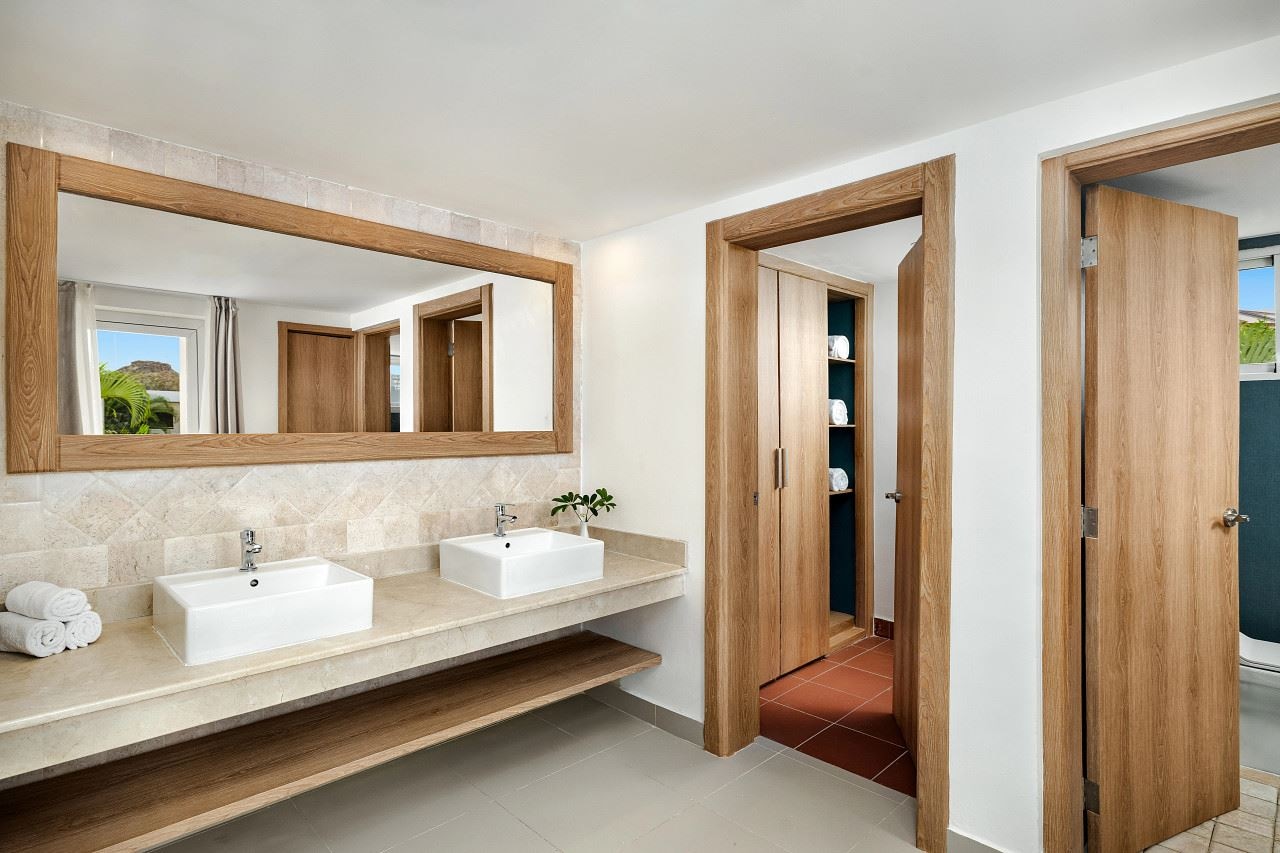 rooms-sun-club-master-suite-two-bedroom-ocean-view