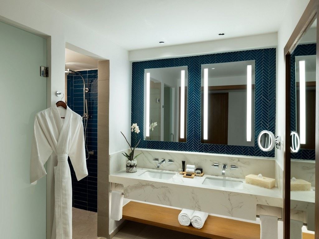 rooms-islander-junior-suite-two-king-beds--sofa-bed