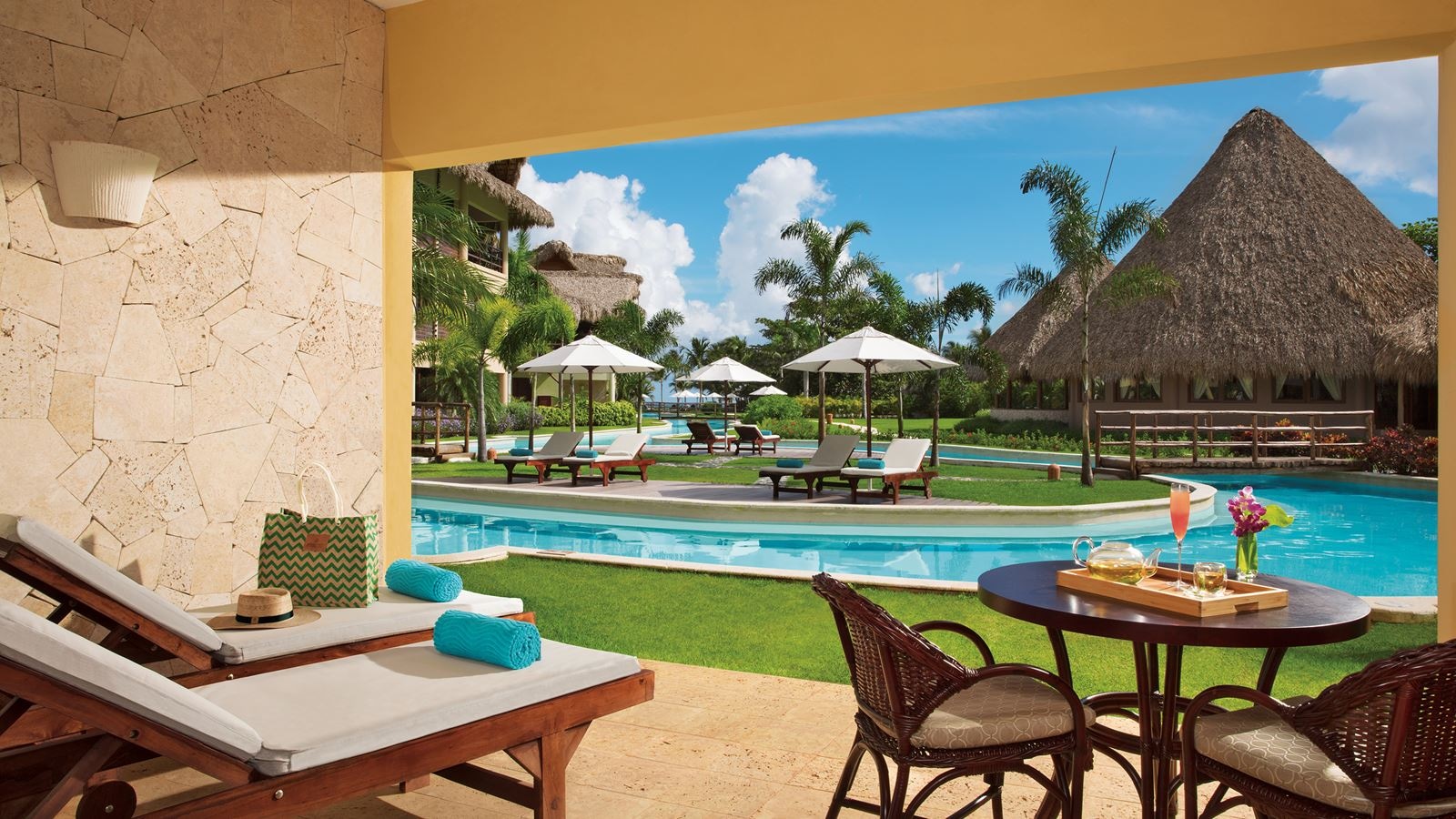 rooms-romantic-junior-suite-agua-swim-up