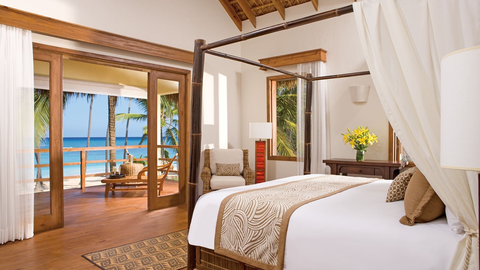 rooms-junior-suite-ocean-front