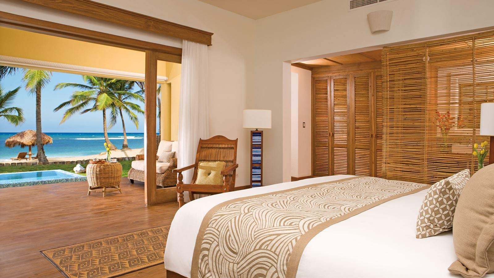 rooms-junior-suite-ocean-front-deluxe