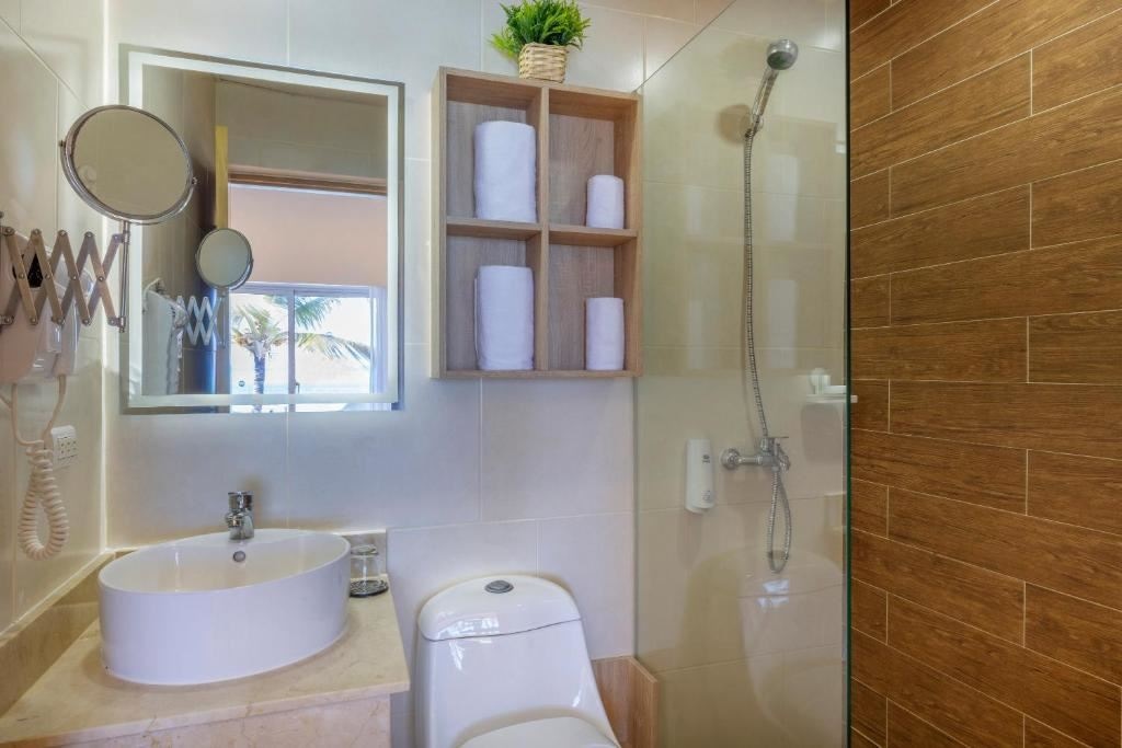 rooms-double-pool-view