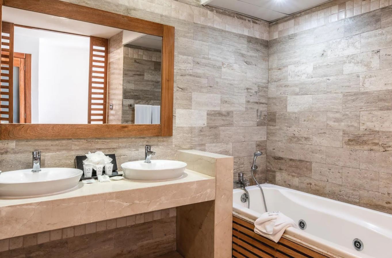 rooms-deluxe-hamaca-suites