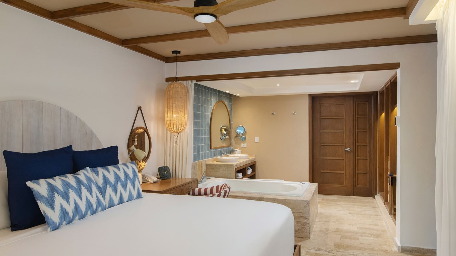 rooms-master-suite-zel-swimup