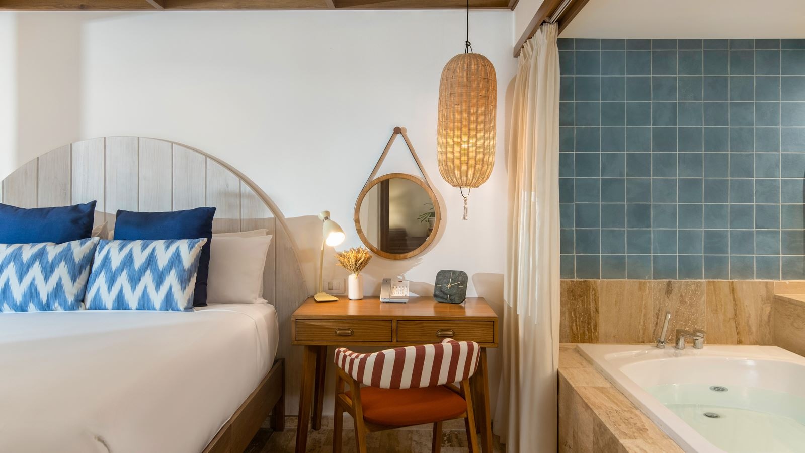 rooms-master-suite-zel-swimup