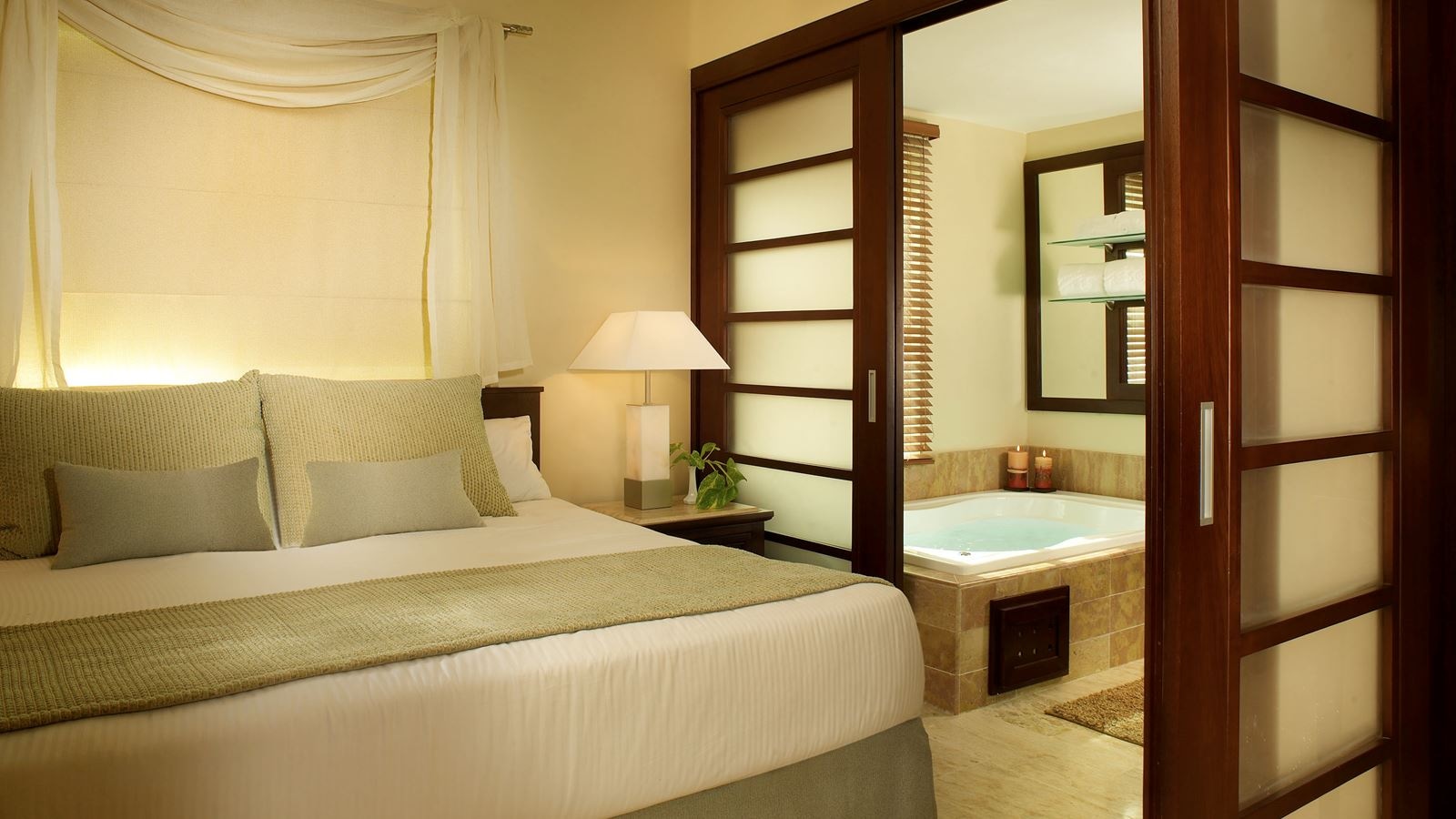 rooms-two-bedroom-master-suite