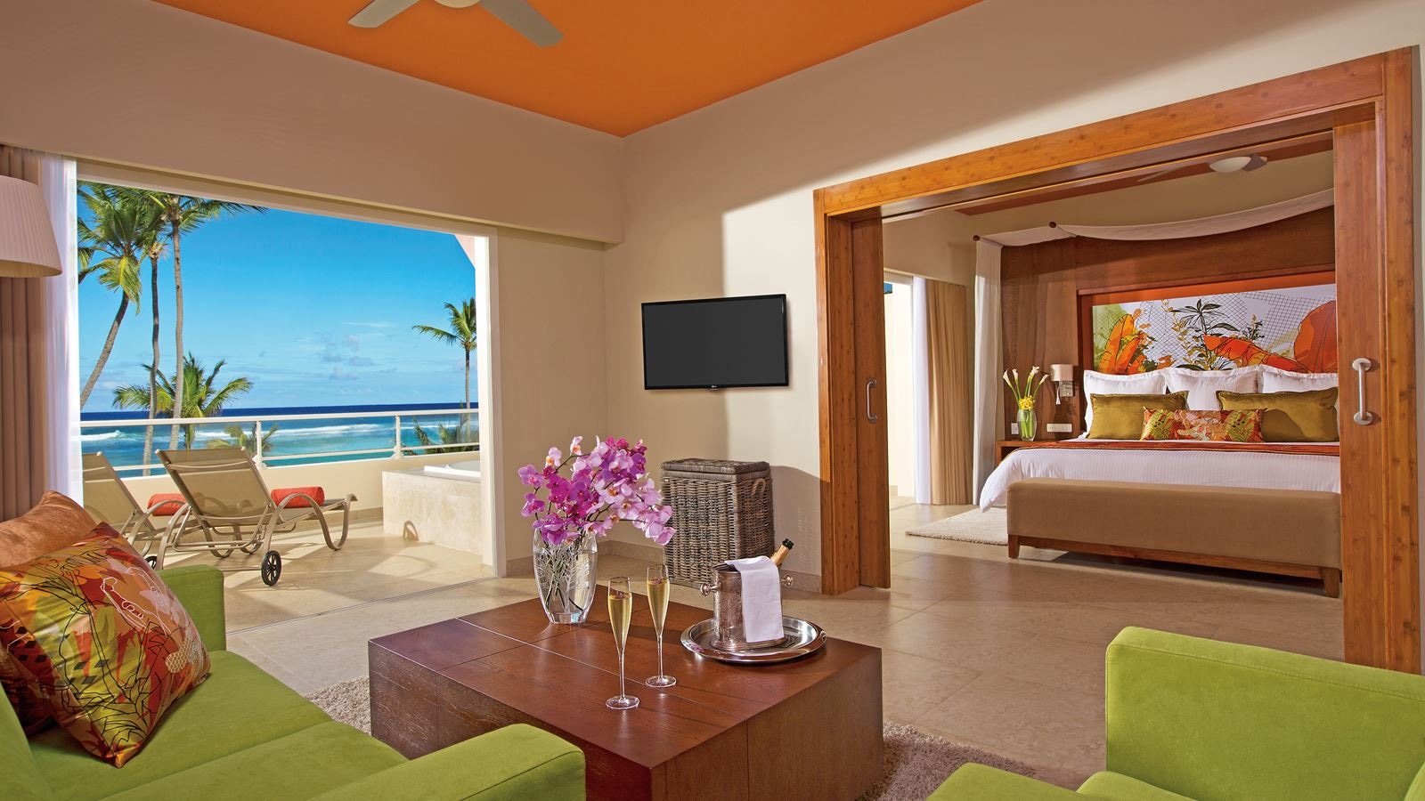rooms-xhale-club-master-suite-oceanfront-view