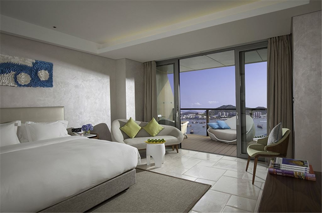 rooms-deluxe-ocean-view-room-king