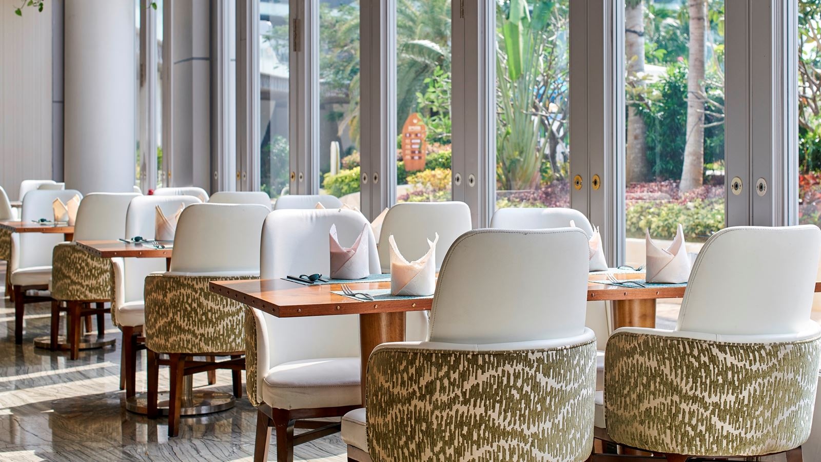 restaurants-restaurant