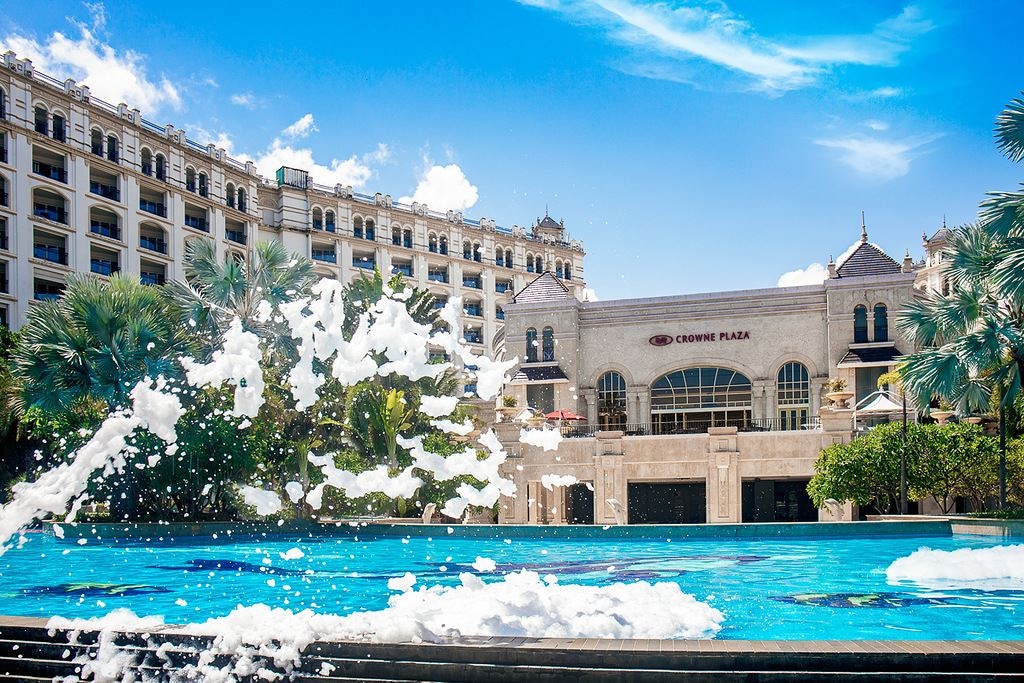 pools-outdoor-pool