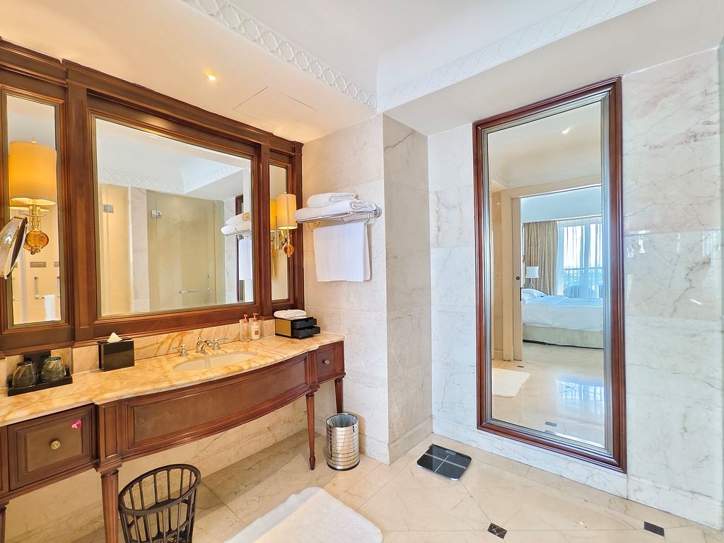rooms-crowne-plaza-family-suite-for-3-pax