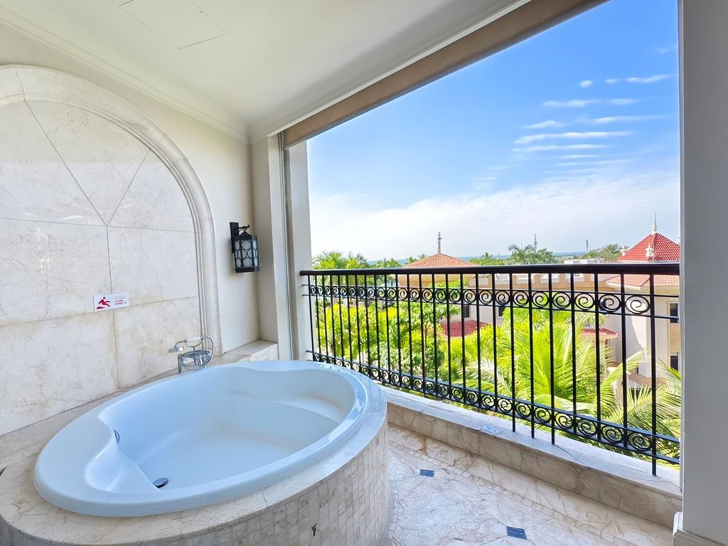 rooms-crowne-plaza-garden-sea-view-room