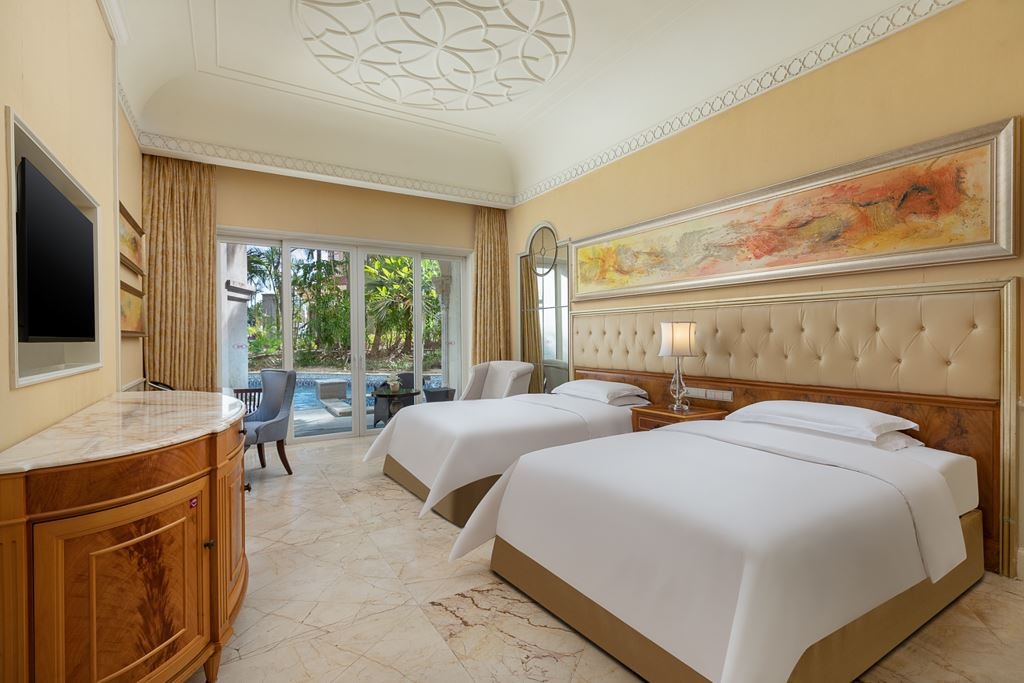 rooms-crowne-plaza-standart-pool-room