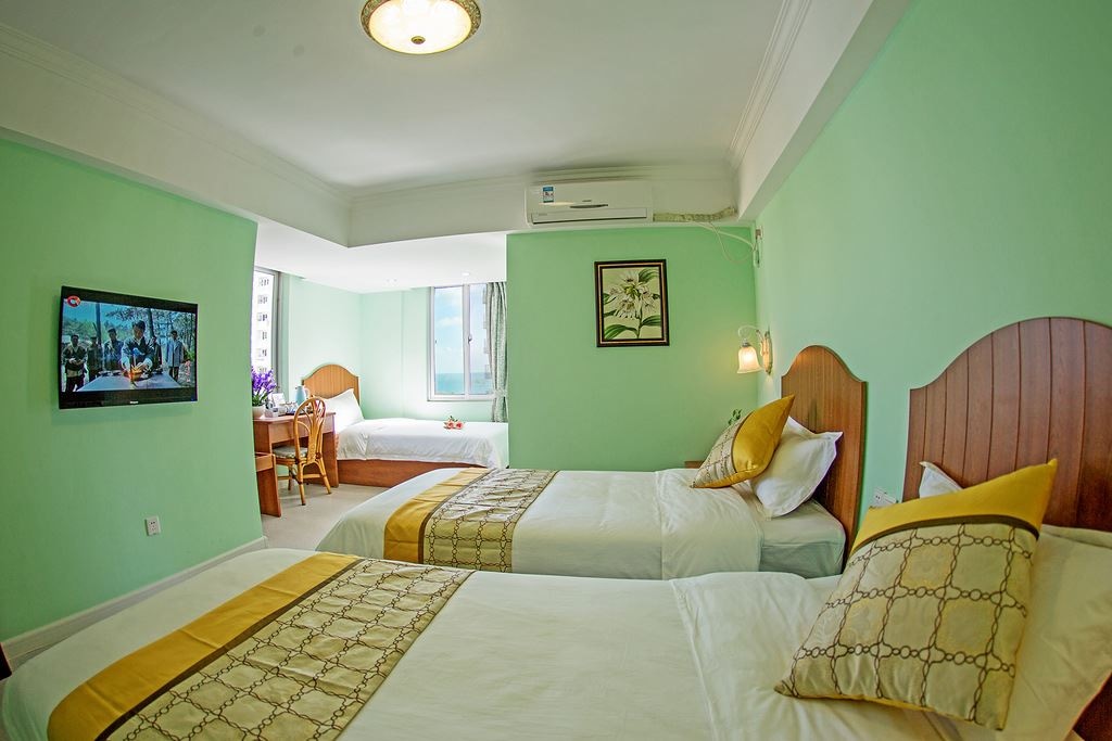 rooms-standard-room-with-3-beds
