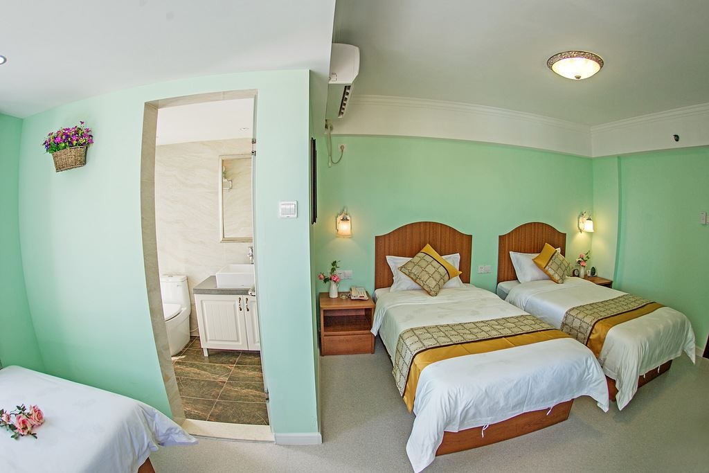 rooms-standard-room-with-3-beds