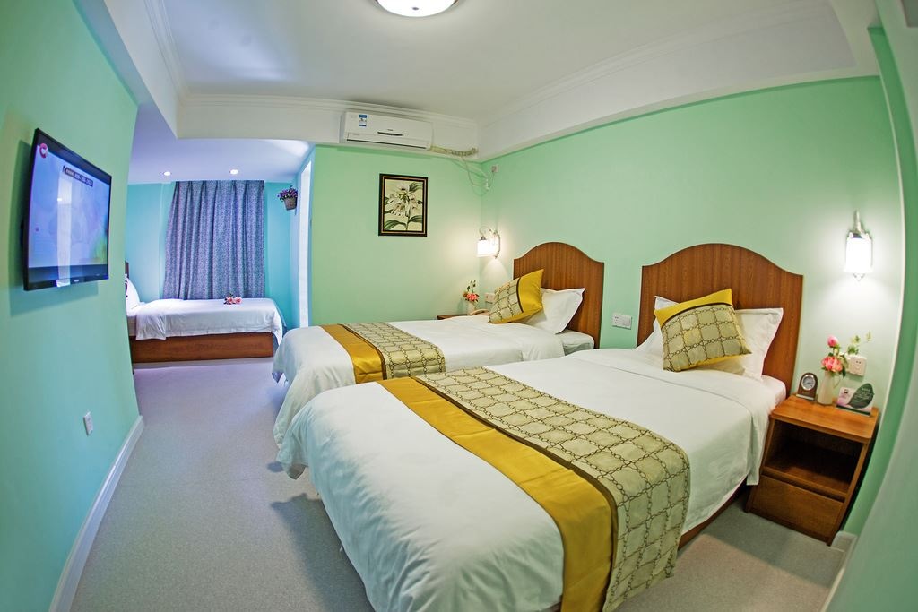 rooms-standard-room-with-3-beds