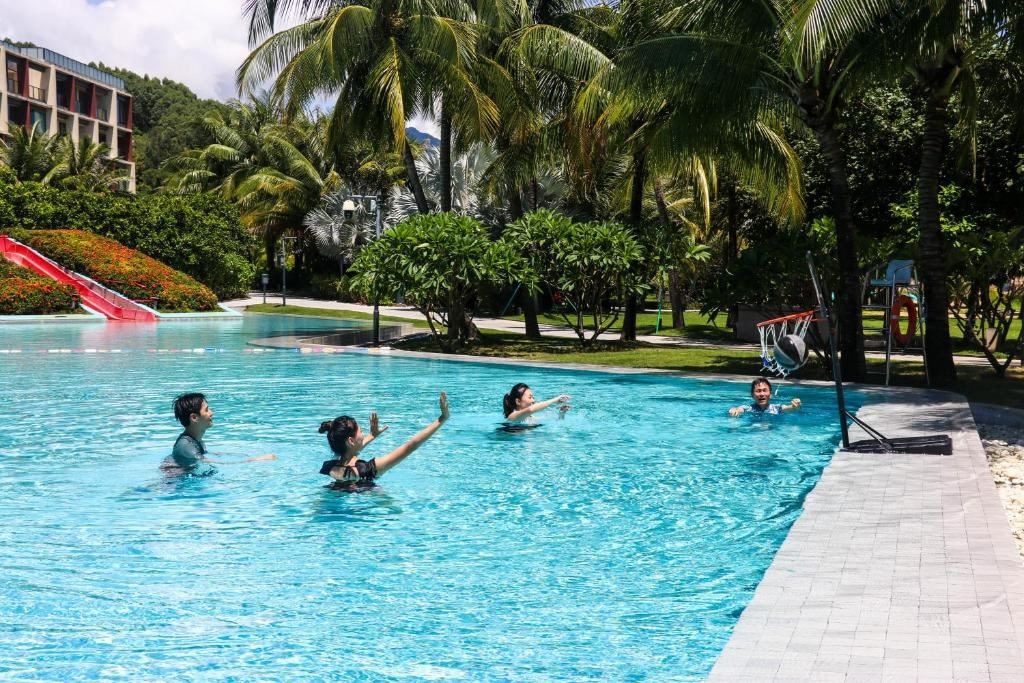 pools-outdoor-pool