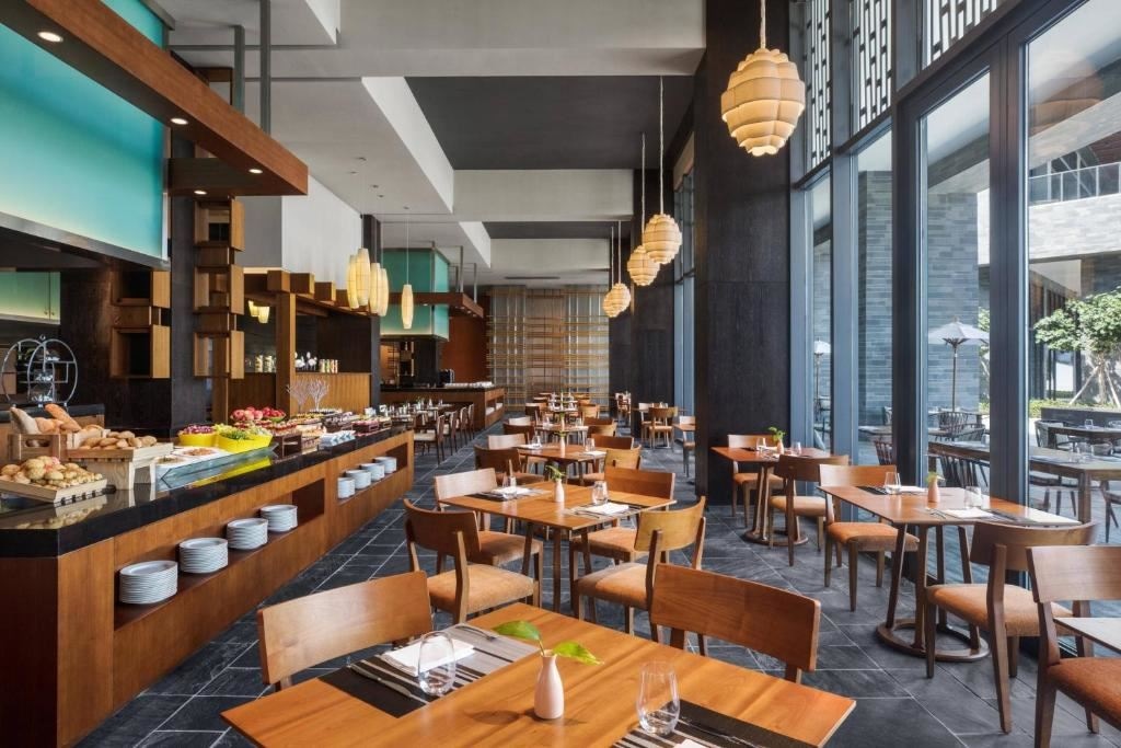 restaurants-island-kitchen
