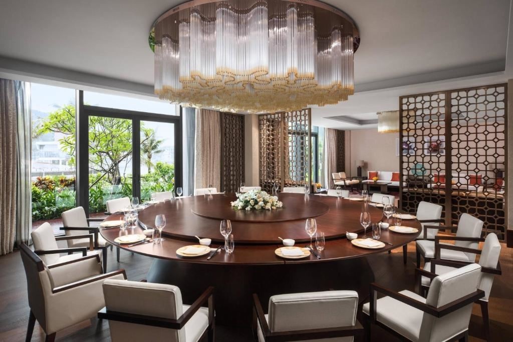 restaurants-island-kitchen