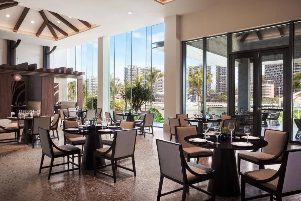 restaurants-island-kitchen