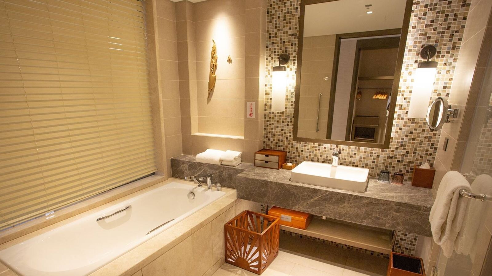 rooms-deluxe-garden-view-room