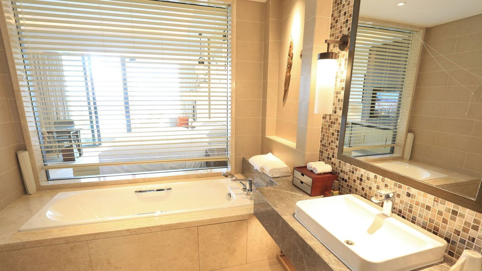 rooms-room-deluxe-ocean-view-room
