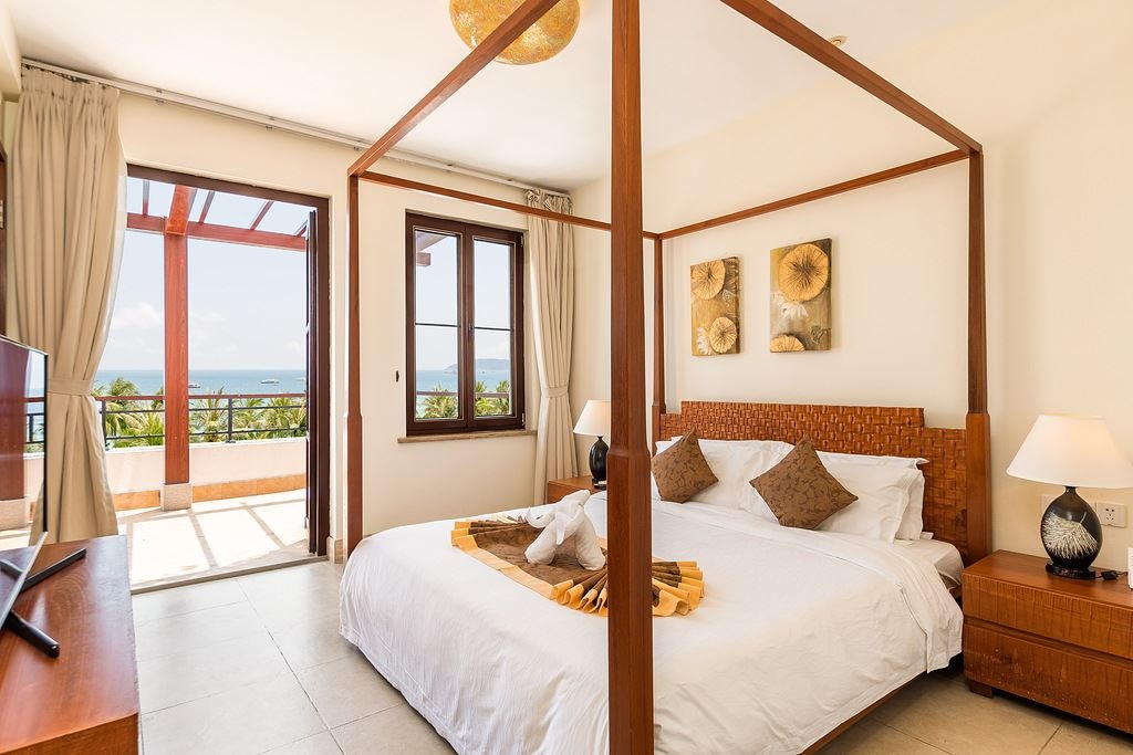 rooms-two-bedroom-suite-with-ocean-view-and-kitchen