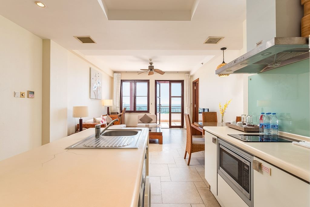 rooms-two-bedroom-suite-with-ocean-view-and-kitchen