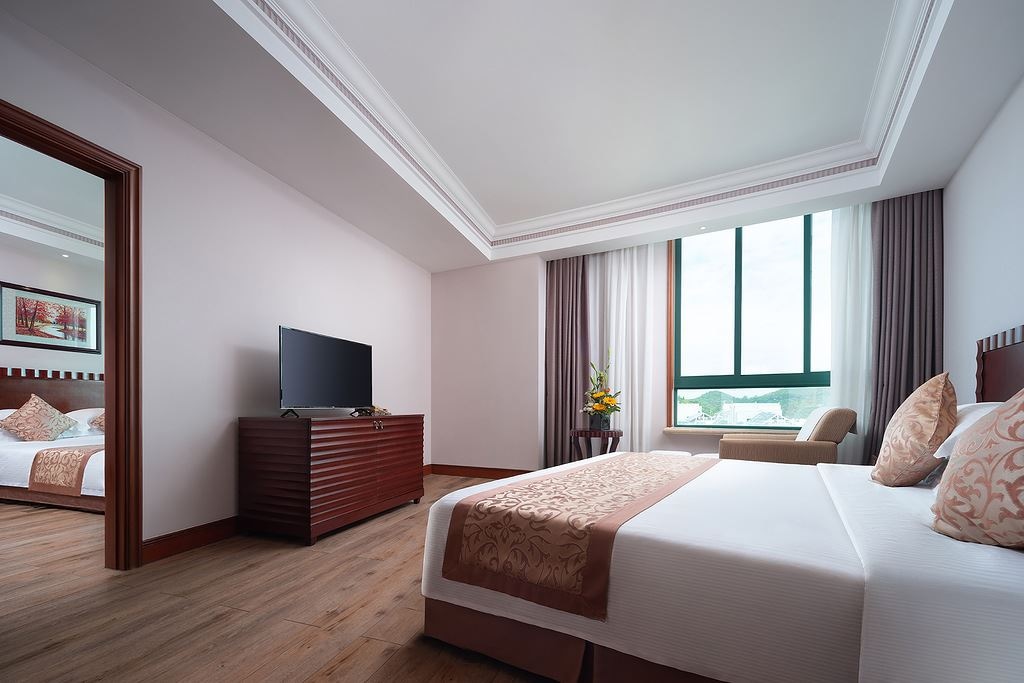 rooms-deluxe-family-room-mountain-view