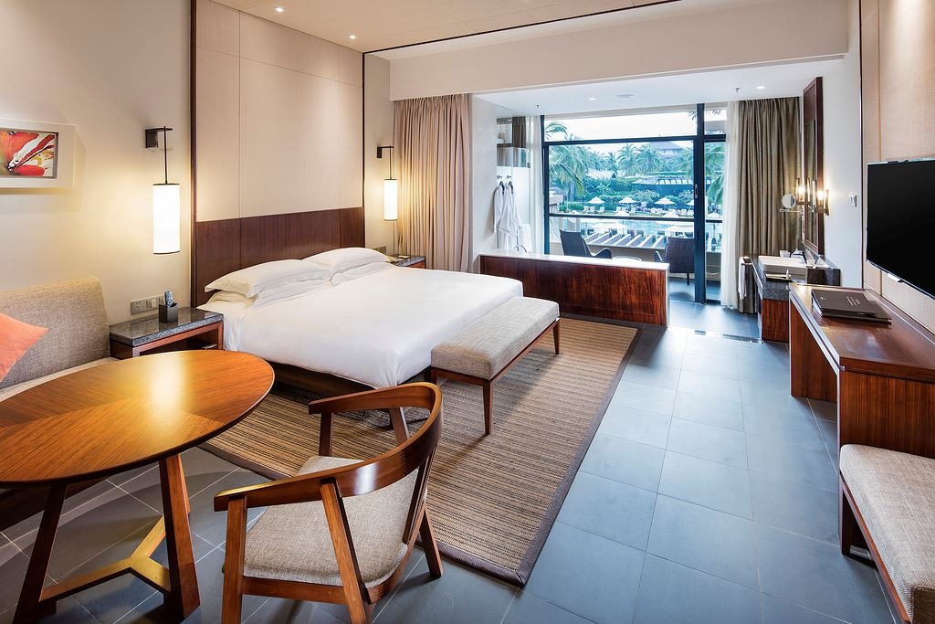 rooms-deluxe-scenic-view-room