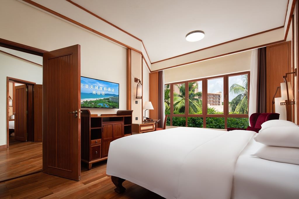 rooms-2-bedroom-and-1-living-elegant-sea-view-family-room-area-2