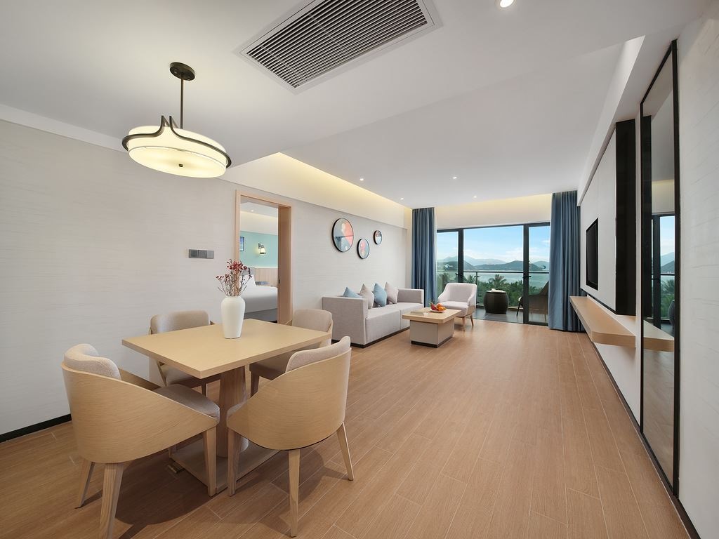 rooms-sunshine-sea-view-suite