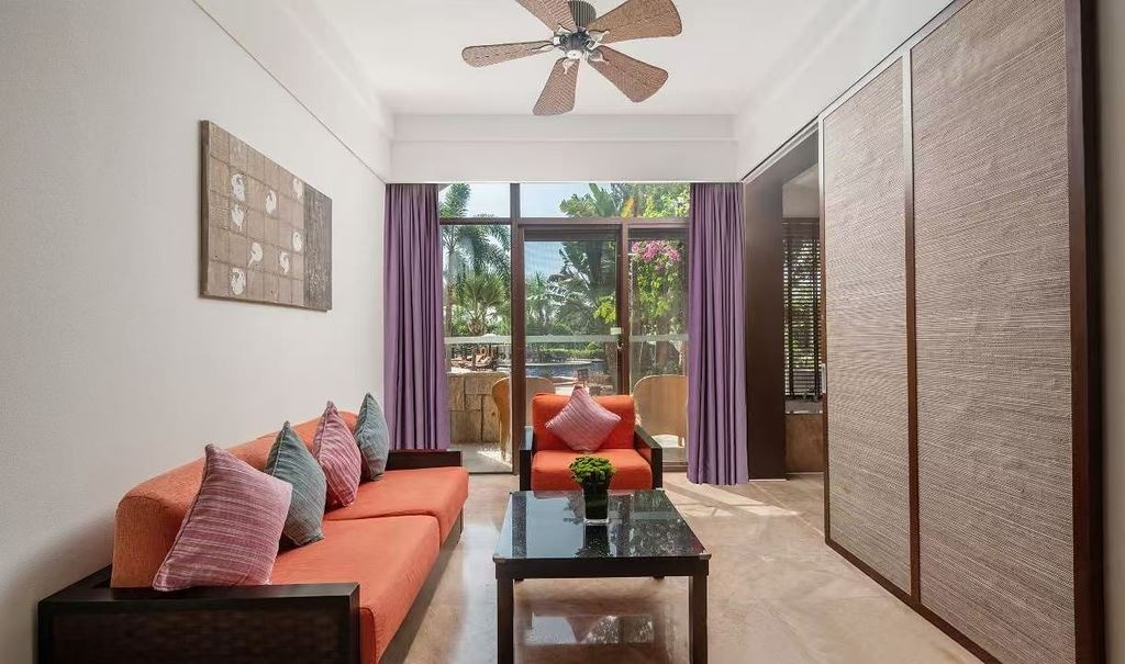 rooms-laguna-view-mini-suite-king-bed