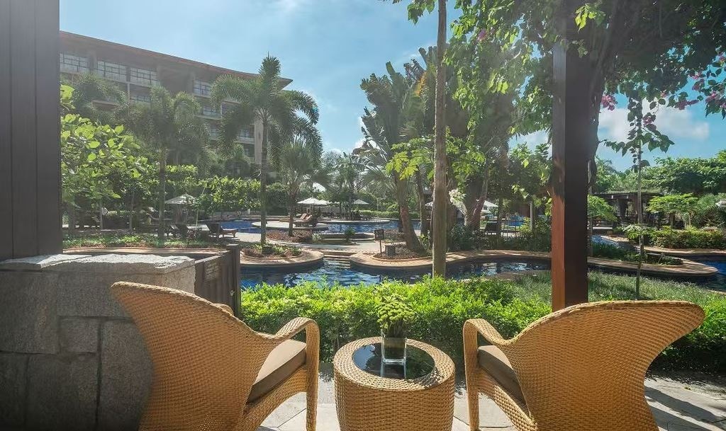 rooms-laguna-view-mini-suite-king-bed
