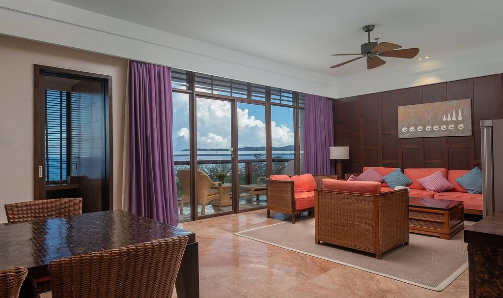 rooms-holiday-sea-view-suite-king
