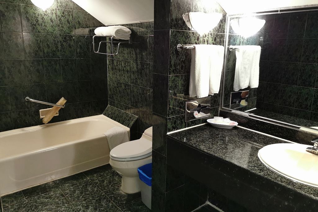 rooms-family-flat-suite-king+single-bed