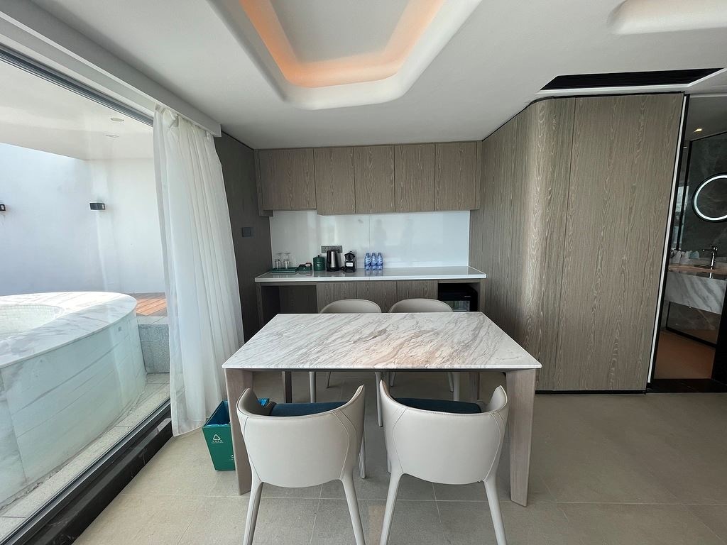 rooms-deluxe-oceanview-open-suite-imax